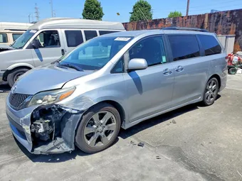 2017 Toyota Sienna 5TDXZ3DC9HS852804