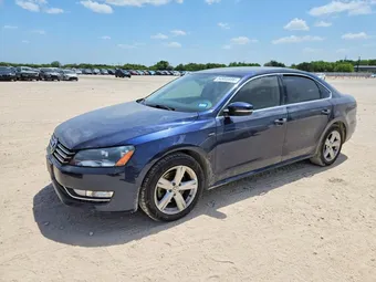 2015 Volkswagen Passat 1VWAT7A36FC117714