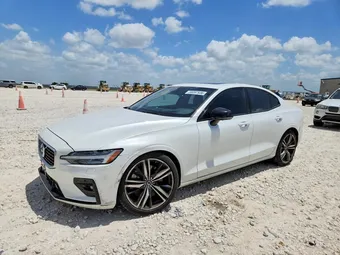 2019 Volvo S60 7JRA22TM3KG012258
