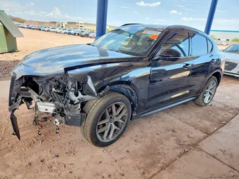 2018 Alfa Romeo ZASFAKNN5J7C00380