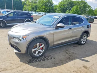 2018 Alfa Romeo ZASFAKAN1J7B83521