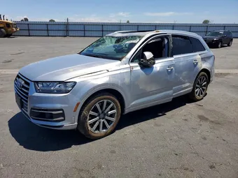 2019 Audi Q7 WA1LAAF71KD012037