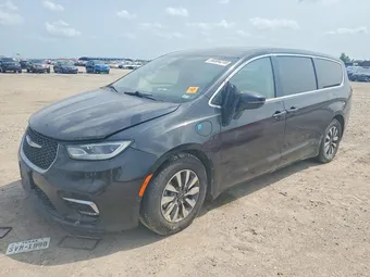2022 Chrysler Pacifica Hybrid 2C4RC1L75NR120242