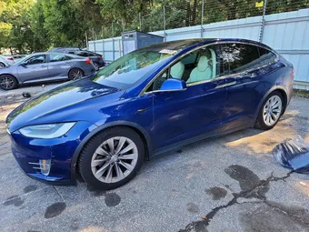 2017 Tesla Model X 5YJXCBE2XHF077371