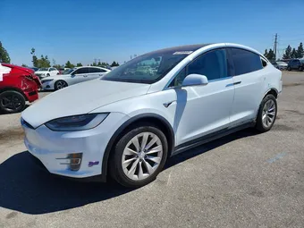 2018 Tesla Model X 5YJXCAE29JF124180