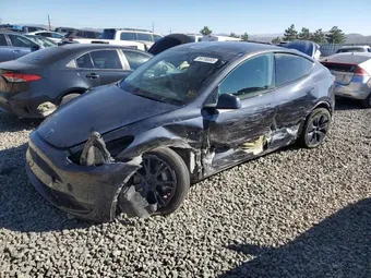 2025 Tesla Model Y 7SAYGDEE9SA357725