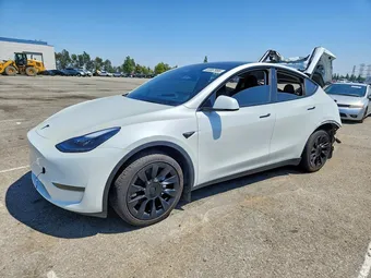 2024 Tesla Model Y 7SAYGDED2RF190869
