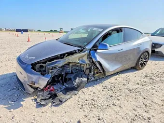 2025 Tesla Model Y 7SAYGDEF9SA351948