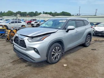 2022 Toyota Highlander 5TDGBRCH5NS538843