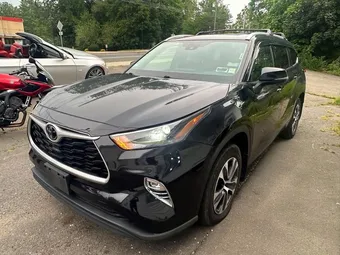 2022 Toyota Highlander 5TDGZRBH5NS217155
