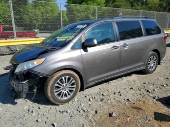 2018 Toyota Sienna 5TDYZ3DC5JS940775