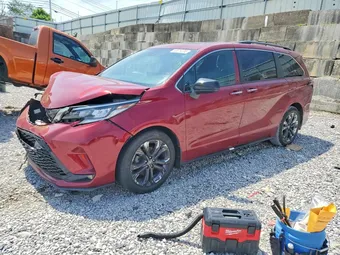 2022 Toyota Sienna 5TDXRKEC1NS132658