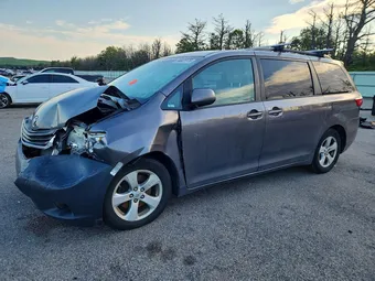 2017 Toyota Sienna 5TDKZ3DC7HS781998