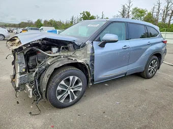 2022 Toyota Highlander 5TDGZRBH8NS172650