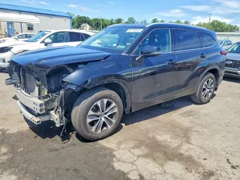 2022 Toyota Highlander 5TDGZRBH9NS192437