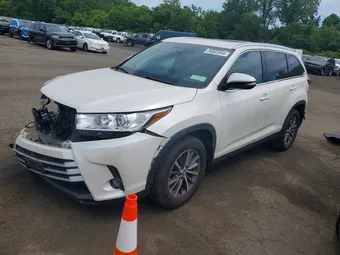 2019 Toyota Highlander 5TDJZRFH9KS615027