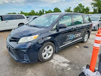 2018 Toyota Sienna 5TDZZ3DC3JS956896