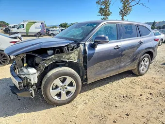 2022 Toyota Highlander 5TDZZRAH5NS557657