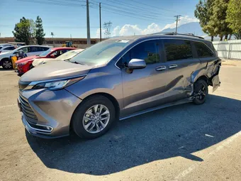 2021 Toyota Sienna 5TDJRKEC5MS003911