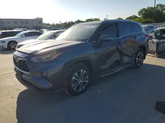 2022 Toyota Highlander 5TDGZRAH0NS117983