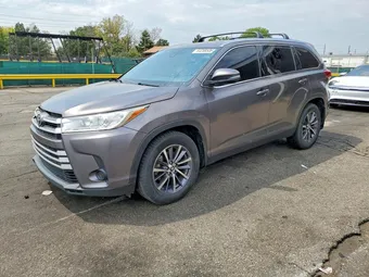 2019 Toyota Highlander 5TDJZRFH1KS713176