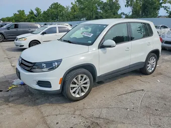 2017 Volkswagen Tiguan WVGAV7AXXHK052337