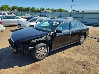 2015 Volkswagen Passat 1VWAT7A32FC003001