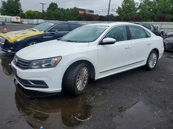 2017 Volkswagen Passat 1VWBT7A37HC037166
