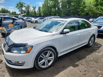 2015 Volkswagen Passat 1VWBT7A35FC073192