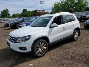 2016 Volkswagen Tiguan WVGBV7AXXGW548041