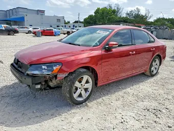 2015 Volkswagen Passat 1VWAS7A30FC016459