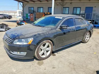 2015 Volkswagen Passat 1VWAT7A35FC111449