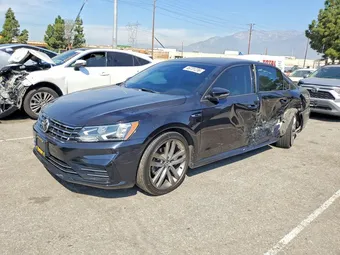 2018 Volkswagen Passat 1VWAA7A33JC028357