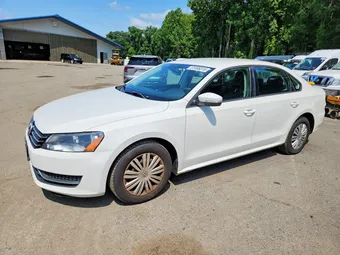 2015 Volkswagen Passat 1VWAT7A36FC017189