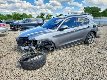 2018 Alfa Romeo ZASFAKNN3J7C10647