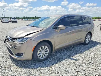 2018 Chrysler Pacifica 2C4RC1FG2JR158100