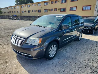 2015 Chrysler Town & Country 2C4RC1BG8FR637523