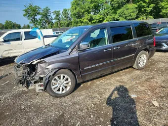 2015 Chrysler Town & Country 2C4RC1GG4FR710377