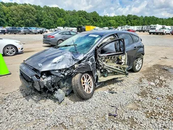2017 Ford Focus 1FADP3K24HL231996