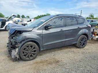 2017 Ford Escape 1FMCU9J90HUB22330