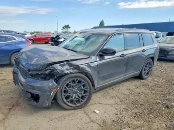 2025 Jeep Grand Cherokee Limited 1C4RJKEG4S8683007