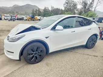 2024 Tesla Model Y 7SAYGDED5RF096128