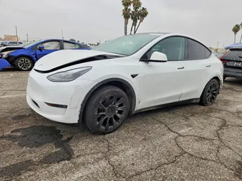 2024 Tesla Model Y 7SAYGDED5RF018531