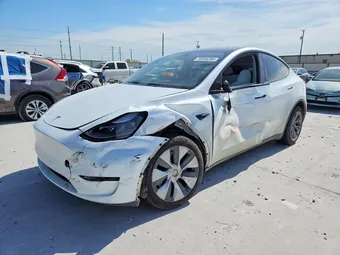 2024 Tesla Model Y 7SAYGDEE1RA257953