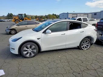 2023 Tesla Model Y 7SAYGDEE5PF738370