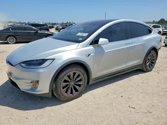 2018 Tesla Model X 5YJXCDE21JF092083