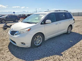 2017 Toyota Sienna 5TDYZ3DC2HS889388