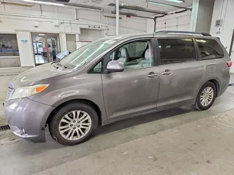 2016 Toyota Sienna 5TDYK3DCXGS692830