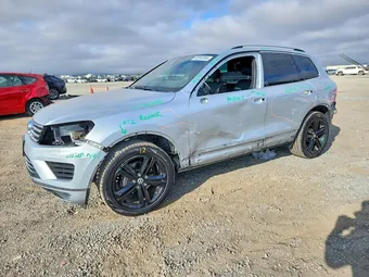 2017 Volkswagen Touareg WVGRF7BP2HD006309