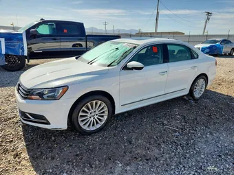 2016 Volkswagen Passat 1VWBT7A38GC009424